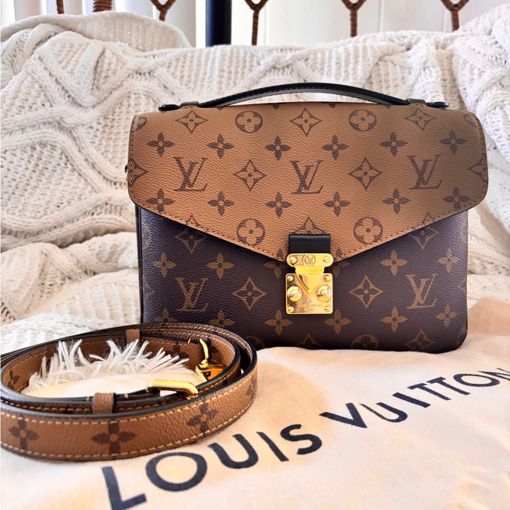 Authentic Louis Vuitton Pochette Metis Reverse Monogram